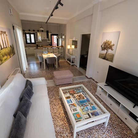 Angelinas Quarters - Kalamata Mediterranean Villas Kültér fotó