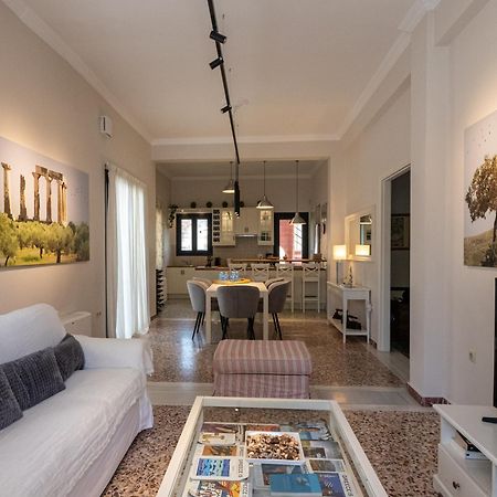 Angelinas Quarters - Kalamata Mediterranean Villas Kültér fotó