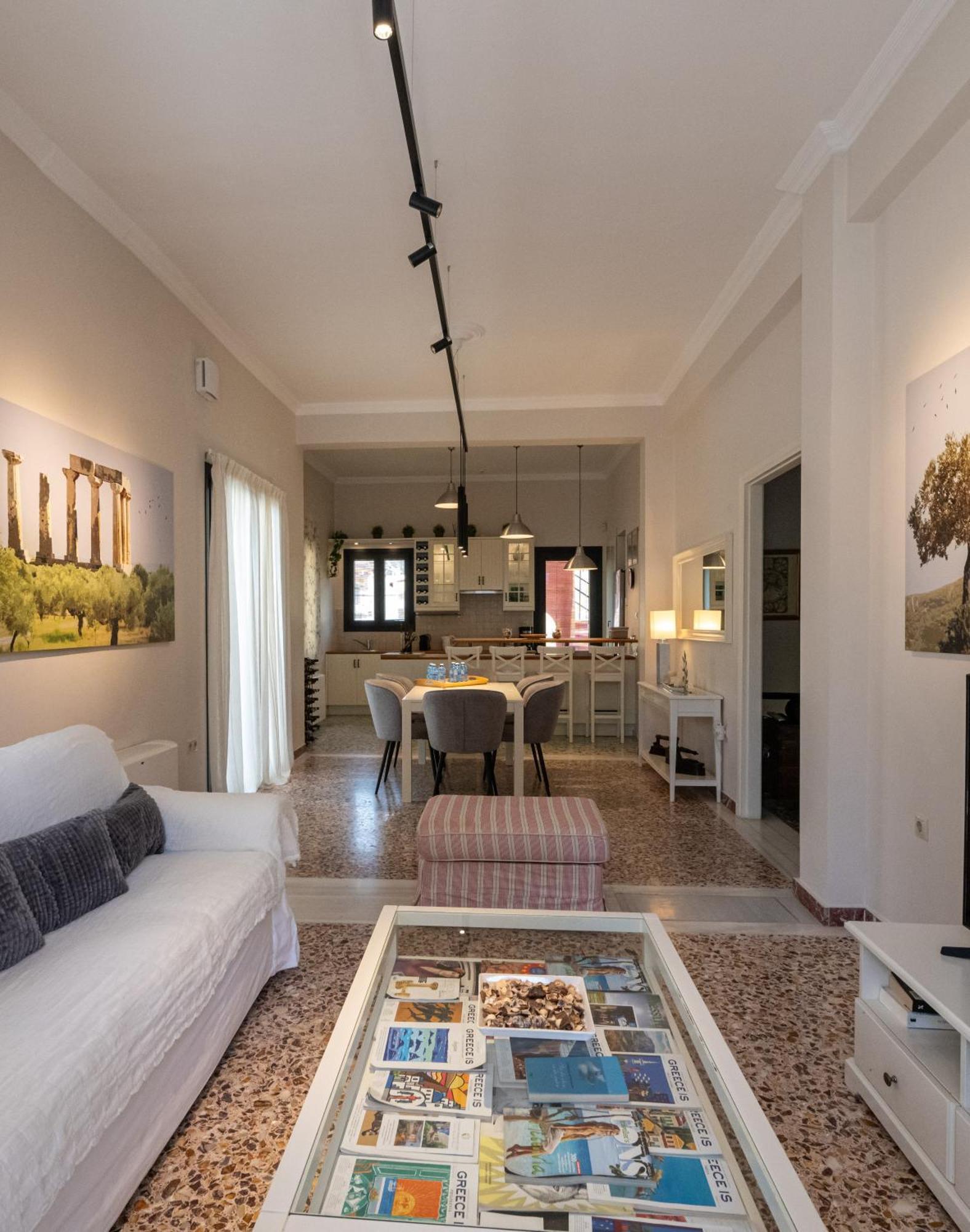 Angelinas Quarters - Kalamata Mediterranean Villas Kültér fotó